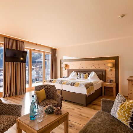 Hotel Zentral ****Superior Kirchberg in Tirol Zewnętrze zdjęcie