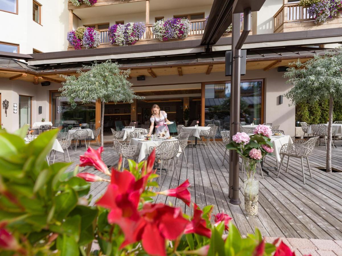 Hotel Zentral ****Superior Kirchberg in Tirol Zewnętrze zdjęcie