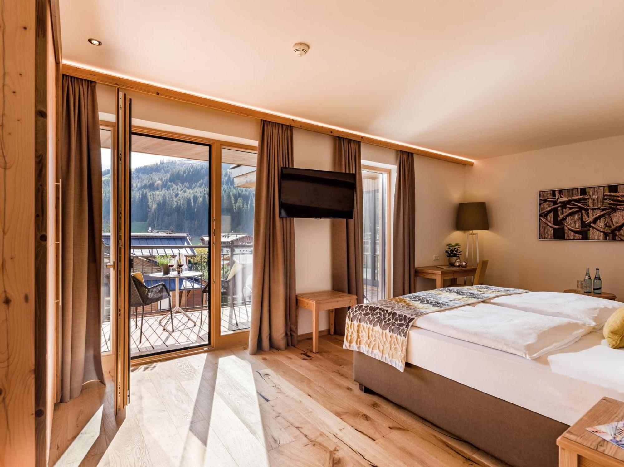 Hotel Zentral ****Superior Kirchberg in Tirol Zewnętrze zdjęcie
