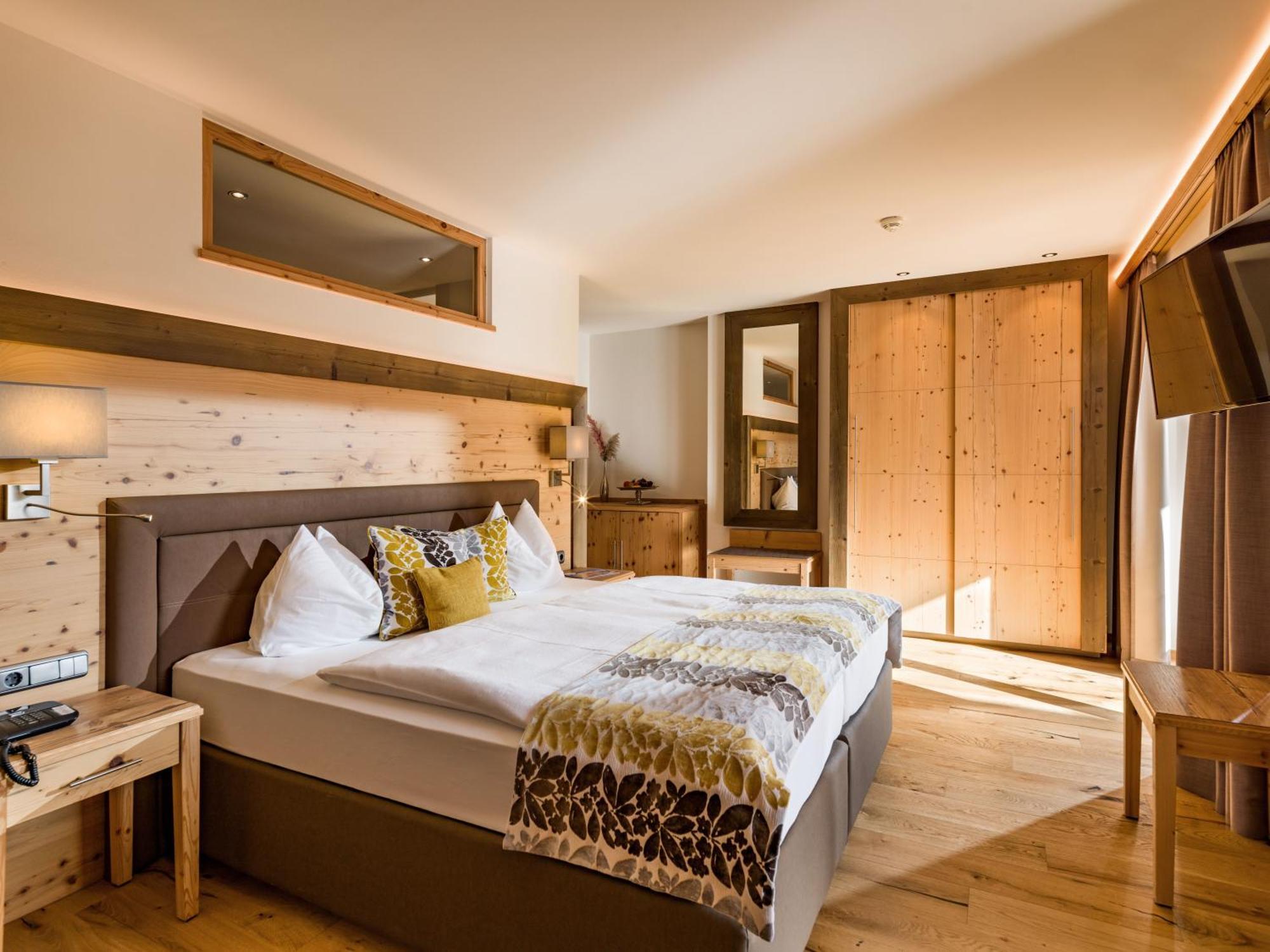 Hotel Zentral ****Superior Kirchberg in Tirol Zewnętrze zdjęcie