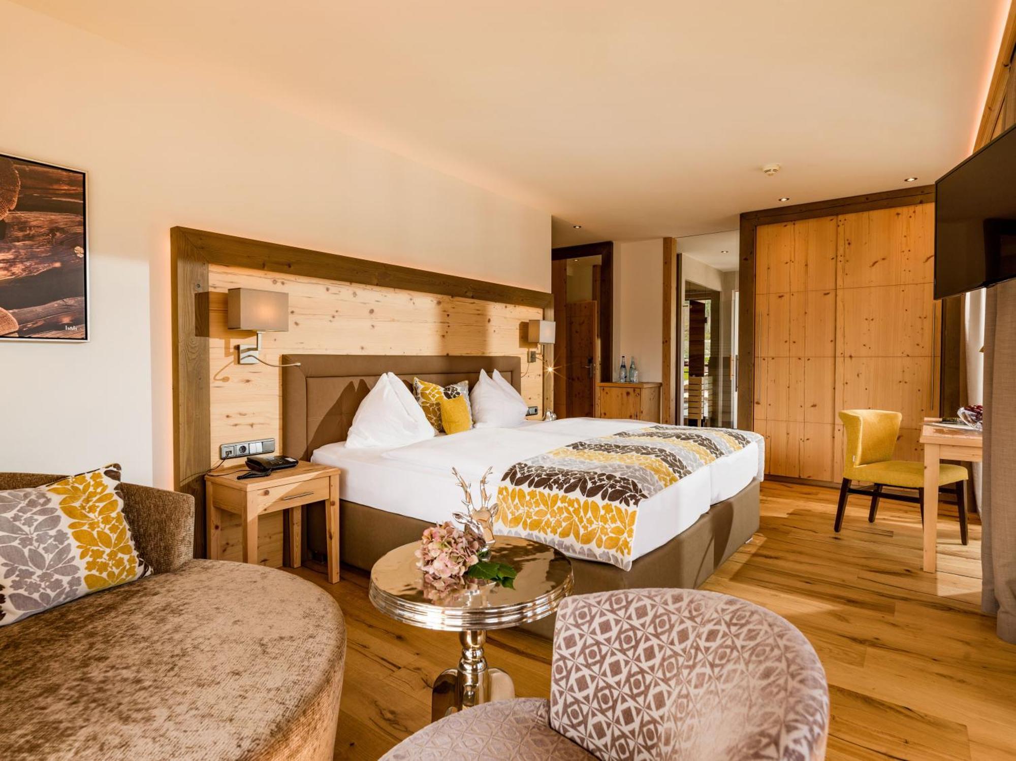 Hotel Zentral ****Superior Kirchberg in Tirol Zewnętrze zdjęcie