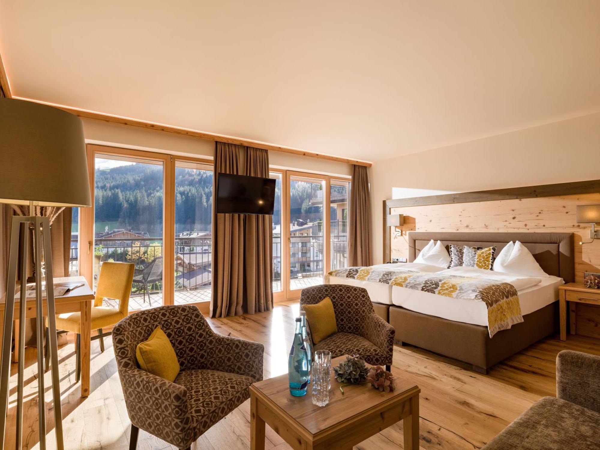 Hotel Zentral ****Superior Kirchberg in Tirol Zewnętrze zdjęcie
