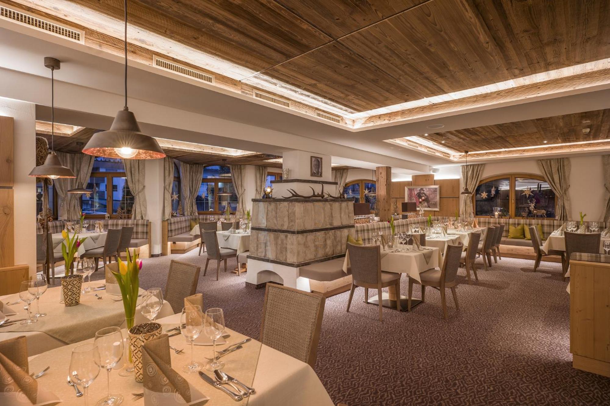 Hotel Zentral ****Superior Kirchberg in Tirol Zewnętrze zdjęcie